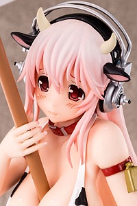 GENCO SoniAni Super Sonico Holstein Bikini de Straw Figure 1/7 PVC Figure