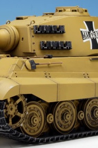 PLATZ Girls und Panzer the Movie Tiger II Kuromorimine Girls High Gekijouban Desu! 1/35 Plastic Kit