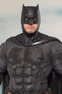 KOTOBUKIYA ARTFX+ JUSTICE LEAGUE Batman 1/10 PVC Figure