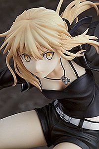 GOOD SMILE COMPANY (GSC) Fate/Grand Order Saber/Altria Pendragon Alter & Cuirassier Noir 1/8 Plastic Figure (Re-release)