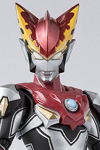 BANDAI SPIRITS S.H.Figuarts Ultraman Rosso Flame