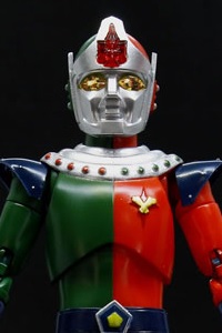 EVOLUTION TOY Hero Action Figure Tsuburaya Pro Hen Kyoryu Daisenso Izenborg Izenbo Action Figure (2nd Production Run)