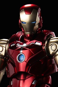 SEN-TI-NEL Fighting Armor Iron Man Action Figure