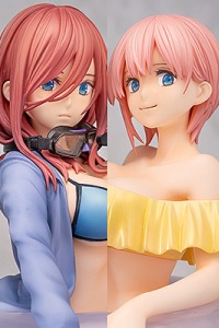 WING Gotoubun no Hanayome Nakano Ichika & Nakano Miku 1/7 PVC Figure