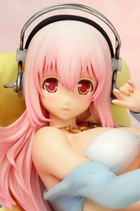 Griffon Enterprises VC! Super Sonico -Bikini & Sofa Ver.- 1/7 PVC Figure